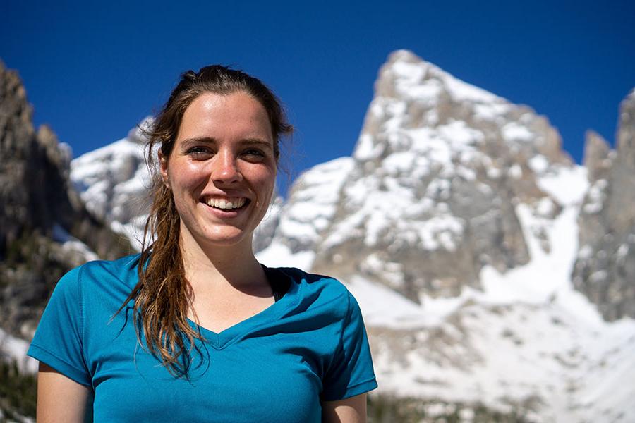 安娜·莫洛尼(Anna Moloney)花了一个夏天在怀俄明州的大提顿国家公园(Grand Teton National Park)做导游，这段经历促使她攻读治疗娱乐硕士学位.