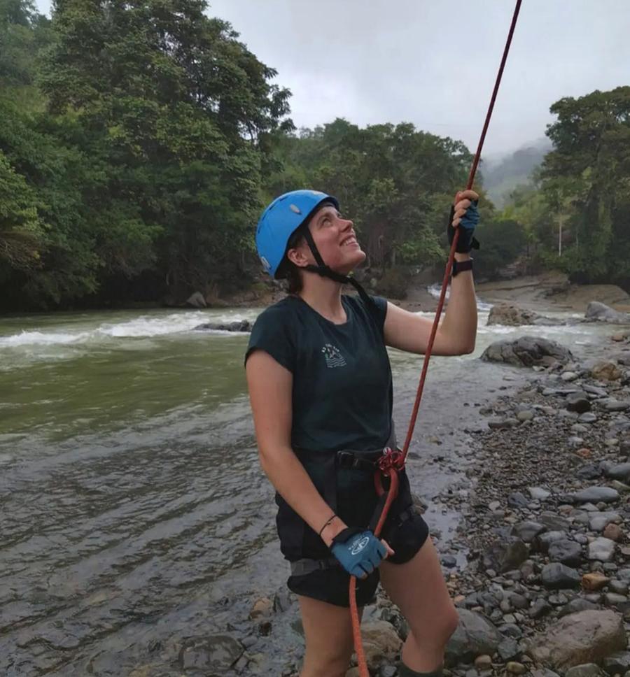 Anna Moloney在Pure Life Adventure获得了专业经验, a therapy program where she served as a guide, taught surfing, and led rafting and backpacking experiences.